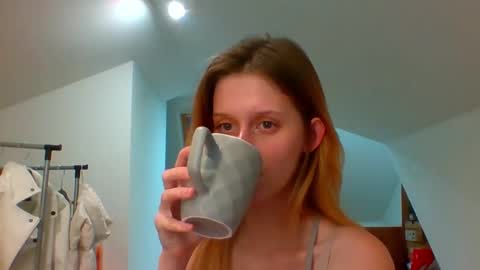 Snapshot of luna_xsensual chatting on December 2, 2024, 2:52 pm L U N A  online show from December 2, 2024, 2:52 pm