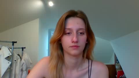 Snapshot of luna_xsensual chatting on December 4, 2024, 8:01 am L U N A  online show from December 4, 2024, 8:01 am