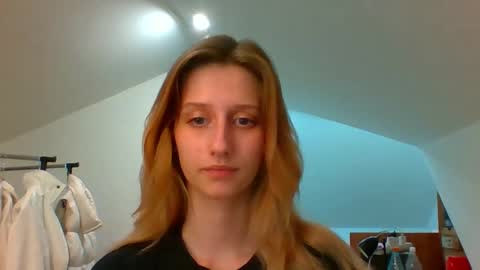 Snapshot of luna_xsensual chatting on December 11, 2024, 5:48 pm L U N A  online show from December 11, 2024, 5:48 pm