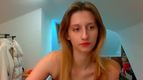 Snapshot of luna_xsensual chatting on December 18, 2024, 5:52 pm L U N A  online show from December 18, 2024, 5:52 pm