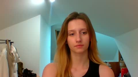 Snapshot of luna_xsensual chatting on December 27, 2024, 6:10 pm L U N A  online show from December 27, 2024, 6:10 pm
