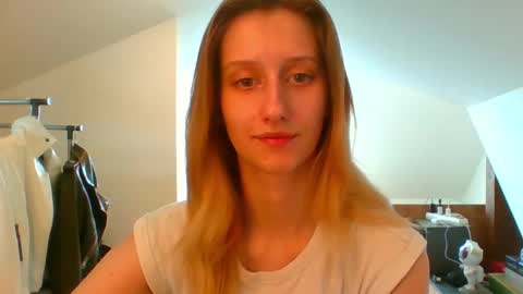 Snapshot of luna_xsensual chatting on February 21, 2025, 11:01 am L U N A  online show from February 21, 2025, 11:01 am