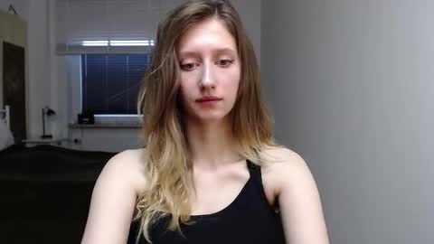 Snapshot of luna_xsensual chatting on September 22, 2025, 5:31 am L U N A  online show from September 22, 2025, 5:31 am