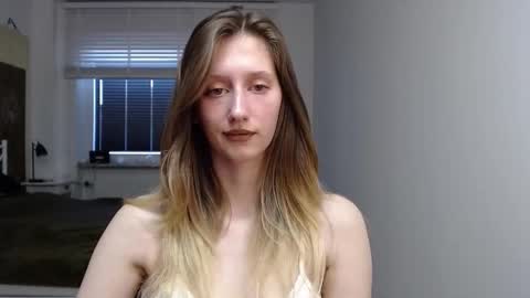 Snapshot of luna_xsensual chatting on September 26, 2025, 5:55 am L U N A  online show from September 26, 2025, 5:55 am