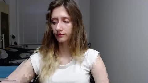 Snapshot of luna_xsensual chatting on October 9, 2025, 5:49 am L U N A  online show from October 9, 2025, 5:49 am