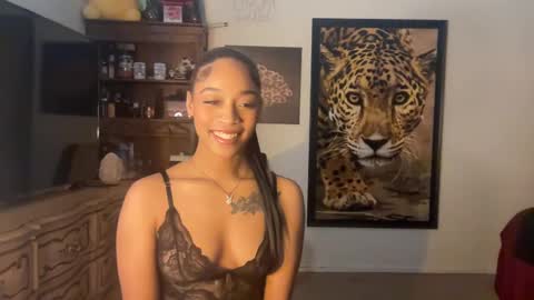 lunaa_11 online show from December 5, 2024, 5:48 am