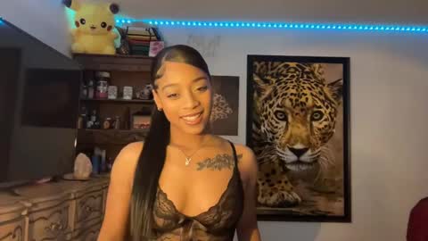 lunaa_11 online show from December 16, 2024, 5:49 am