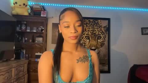 lunaa_11 online show from December 29, 2024, 4:38 am