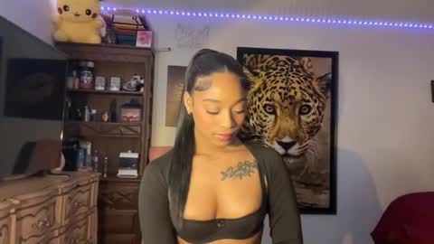 lunaa_11 online show from December 31, 2024, 5:22 am