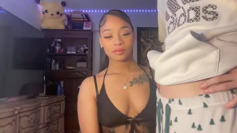 lunaa_11 online show from February 14, 2025, 8:42 am