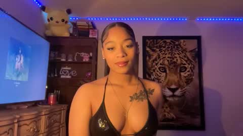 lunaa_11 online show from November 18, 2025, 8:30 am