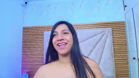 Lunaa rossee  online show from May 15, 2026, 7:54 pm