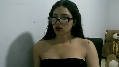 Snapshot of lunaa_sub chatting on February 9, 2025, 12:06 am lunaa_sub online show from February 9, 2025, 12:06 am