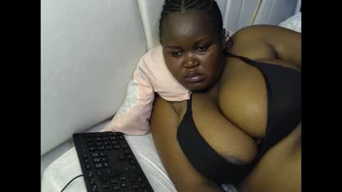 lunabloom01 online show from December 18, 2025, 2:56 pm