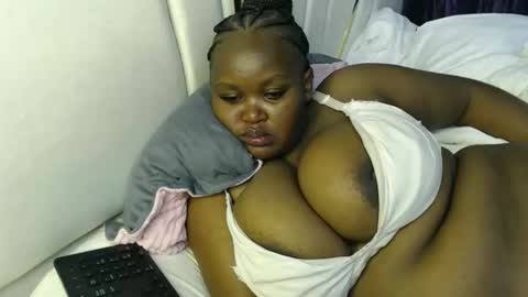 lunabloom01 online show from February 13, 2026, 11:23 pm