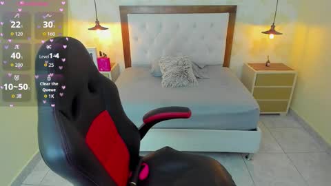 LUNA  online show from October 15, 2025, 3:50 am