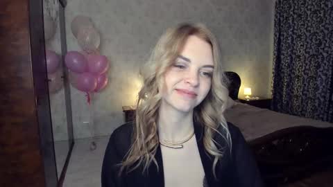 lunaflinn online show from March 4, 2026, 4:29 am