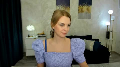 lunaflinn online show from April 26, 2026, 3:26 am