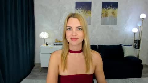 lunaflinn online show from June 15, 2026, 3:31 am