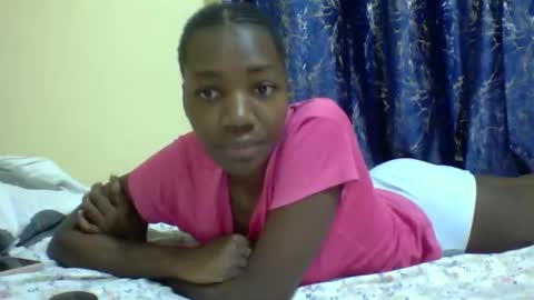 lunah_kitty online show from April 3, 2026, 12:03 pm