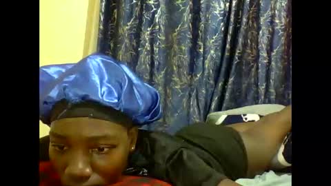 lunah_kitty online show from May 13, 2026, 9:06 am