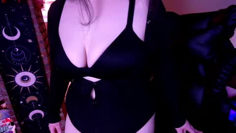 Luna online show from April 3, 2026, 3:37 am