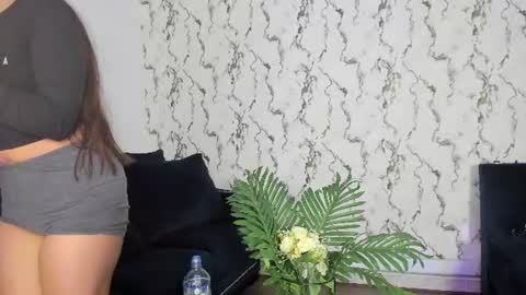 Snapshot of lunaliaa_ chatting on June 12, 2026, 5:39 am Lunalia online show from June 12, 2026, 5:39 am