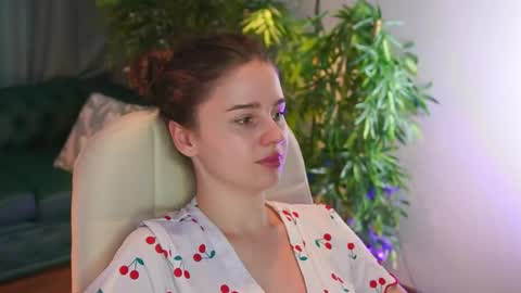 lunaolivia_ online show from April 30, 2026, 1:39 pm