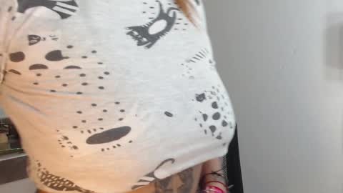 Snapshot of lunapalmer01 chatting on January 18, 2025, 11:11 am Julieth online show from January 18, 2025, 11:11 am