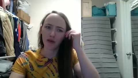 lunapixie2020 online show from May 3, 2026, 10:38 pm