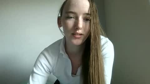 lunapixie2020 online show from May 25, 2026, 11:22 pm