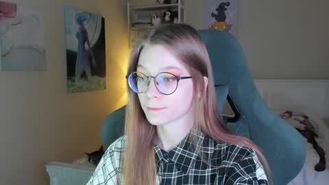 Snapshot of lunar_sofia chatting on December 6, 2024, 6:17 pm Sofia online show from December 6, 2024, 6:17 pm