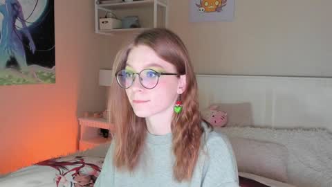 Snapshot of lunar_sofia chatting on December 18, 2024, 2:21 am Sofia online show from December 18, 2024, 2:21 am