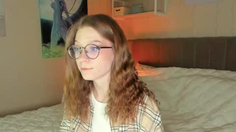 Snapshot of lunar_sofia chatting on February 18, 2025, 3:10 pm Sofia online show from February 18, 2025, 3:10 pm