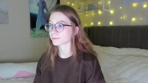 Snapshot of lunar_sofia chatting on March 7, 2025, 11:29 am Sofia online show from March 7, 2025, 11:29 am