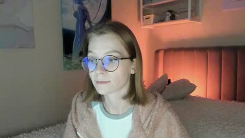 Snapshot of lunar_sofia chatting on September 19, 2025, 11:55 am Sofia online show from September 19, 2025, 11:55 am