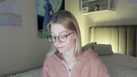 Snapshot of lunar_sofia chatting on September 24, 2025, 12:41 pm Sofia online show from September 24, 2025, 12:41 pm