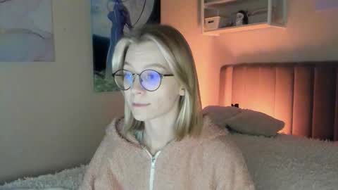 Snapshot of lunar_sofia chatting on September 25, 2025, 1:15 pm Sofia online show from September 25, 2025, 1:15 pm