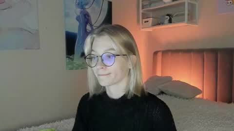 Snapshot of lunar_sofia chatting on September 26, 2025, 11:14 am Sofia online show from September 26, 2025, 11:14 am