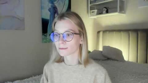 Snapshot of lunar_sofia chatting on October 23, 2025, 1:10 pm Sofia online show from October 23, 2025, 1:10 pm