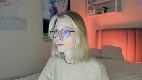 Snapshot of lunar_sofia chatting on October 28, 2025, 1:36 pm Sofia online show from October 28, 2025, 1:36 pm