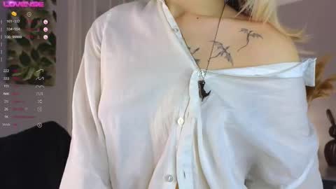 Kelly online show from October 20, 2025, 3:01 pm