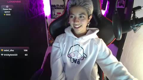 lunarichy online show from January 5, 2026, 5:27 pm