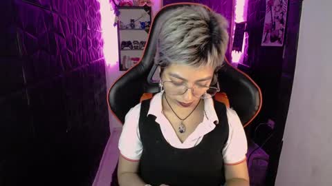 lunarichy online show from February 11, 2026, 8:47 pm