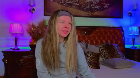 Snapshot of lunarishi chatting on January 16, 2026, 6:17 am Luna Rishi online show from January 16, 2026, 6:17 am