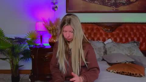 Snapshot of lunarishi chatting on February 5, 2026, 6:40 am Luna Rishi online show from February 5, 2026, 6:40 am