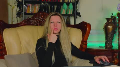 Snapshot of lunarishi chatting on March 30, 2026, 6:25 am Luna Rishi online show from March 30, 2026, 6:25 am