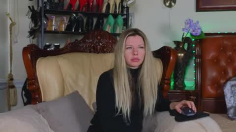 Snapshot of lunarishi chatting on April 6, 2026, 6:14 am Luna Rishi online show from April 6, 2026, 6:14 am