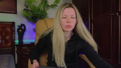 Snapshot of lunarishi chatting on April 16, 2026, 7:42 am Luna Rishi online show from April 16, 2026, 7:42 am