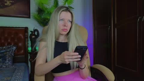 Luna Rishi online show from May 25, 2026, 5:57 am